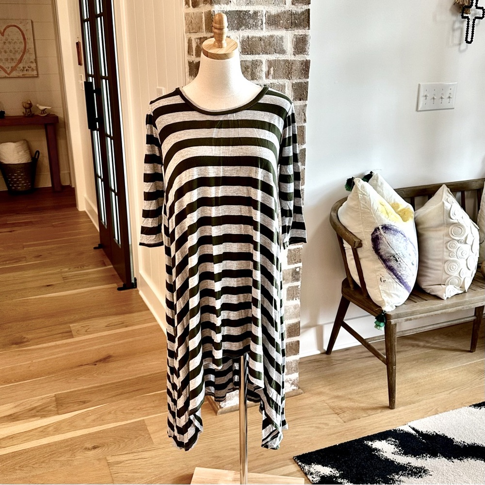 BOUTUQUE x FANTASTIC FAWN Gray Drop Shoulder Olive Green Stripe Hi Lo Top — S